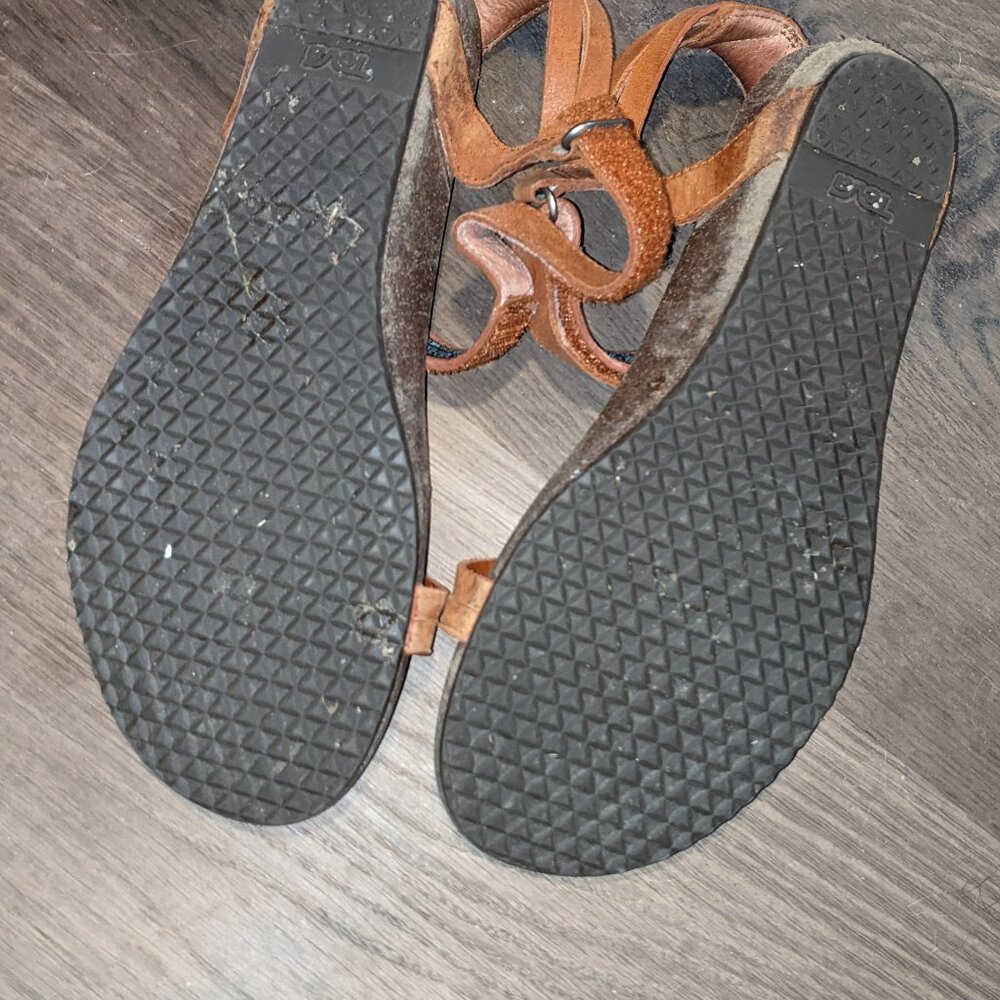Teva strappy leather sandals size 8